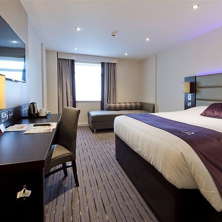 Premier Inn Newbury Town Centre Newbury (Berkshire) Exterior foto