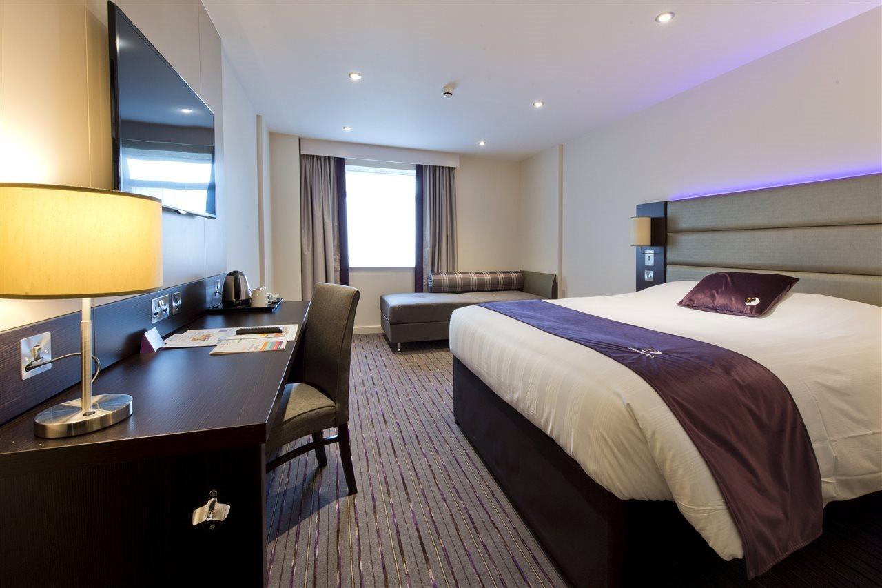 Premier Inn Newbury Town Centre Newbury (Berkshire) Exterior foto